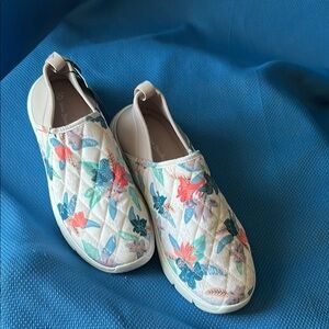 Vera Bradley White and Pink Shoes